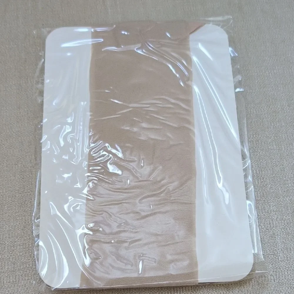 Talbots Silky Sheer Control Top Sandalfoot Pantyhose in Seashell Size C Vintage